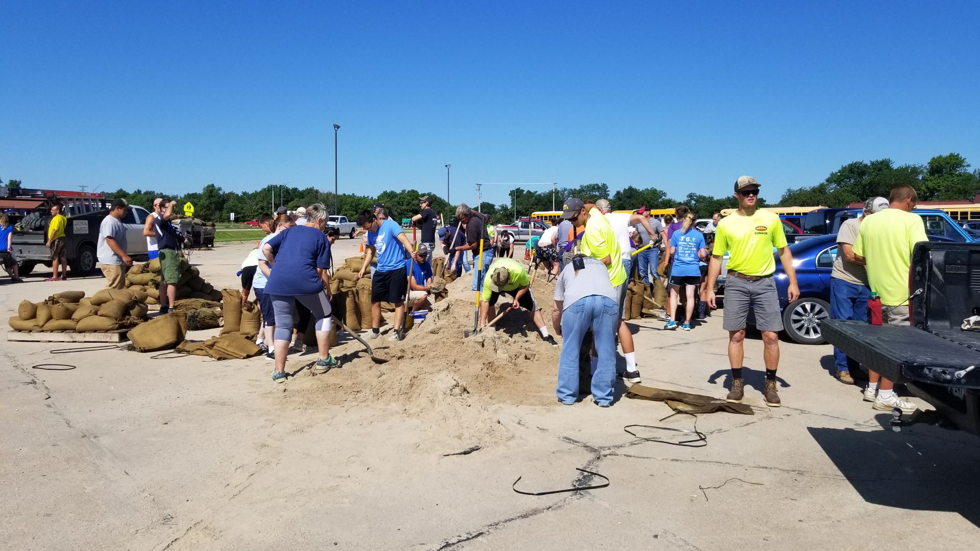 Volunteers fill sandbags in Wood River